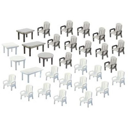 Conjunto de 24 sillas de jardin y 6 mesas, escala H0. Marca Faller. Ref: 180439.