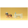 Carro de madera con dos caballos, 3 figuras mas complementos. Marca Preiser, Ref: 79475.