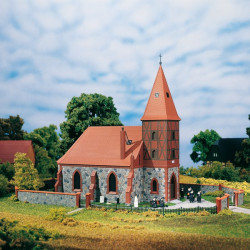 Iglesia de pequeño pueblo, Epoca I, Escala H0. Marca Auhagen, Ref: 11405.