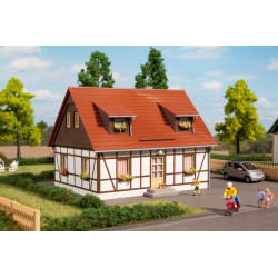 Casa unifamiliar con entramado de madera, Escala H0. Marca Auhagen, Ref: 11453.