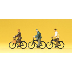Señores mayores con bicicletas, 3 figuras, Escala H0. Marca Preiser, Ref: 10333.