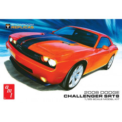 Coche 2008 Dodge Challenger SRT8, Escala 1:25. Marca AMT, Ref: 01075.