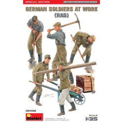Figuras de Soldados Alemanes en el Trabajo, Escala 1:35. Marca Miniart, Ref: 35408.