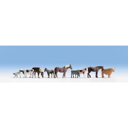 Grupo de caballos y vacas, nueve figuras, Noch, Ref: 36713.