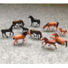 Conjunto de 12 caballos para decoración, de escala H0, pintados.