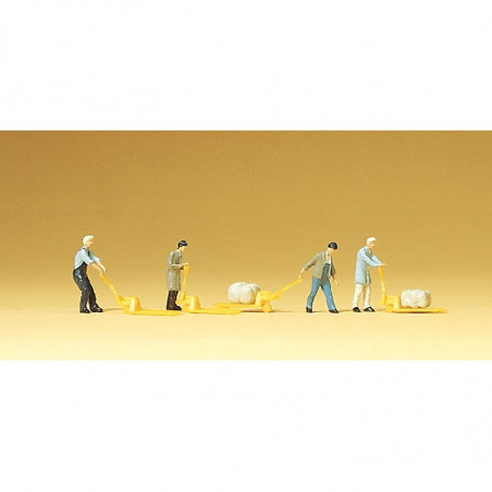 Mozos con transpaletas, 4 figuras, Marca Preiser, Ref: 79081.