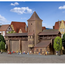 Torre con paredes en Rothenburg. Marca Kibri. Ref: 37108.