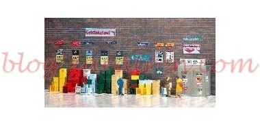 Busch – Conjunto de 16 contenedores de basura, 12 bolsas de basura y accesorios varios, Ref: 1136 y Conjunto de 80 cajas de bebidas variadas Ref: 1134 –  Escala H0