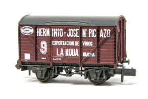 Peco - Vagón cerrado, Herminio y Jose Maria Picazo, M.Z.A, Color Rojo, Ref: NR-P969.