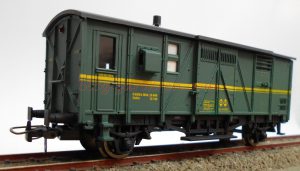 K*Train - Furgón Jefe tren, Verde con franja Amarilla, Escala H0, Ref: 0801-L.