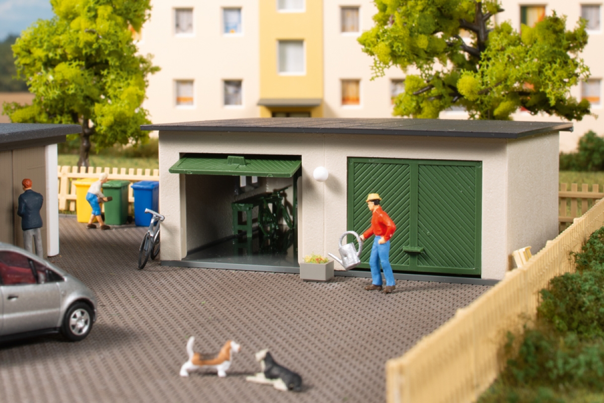 Auhagen – Dos garajes para vehiculos con puertas abatibles, Escala H0, Ref: 11456.