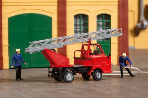 Auhagen - Vehiculo Multicar de bomberos con escalera, Escala H0, Ref: 41655.