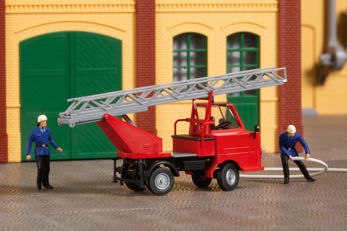 Auhagen – Vehiculo Multicar de bomberos con escalera, Escala H0, Ref: 41655.