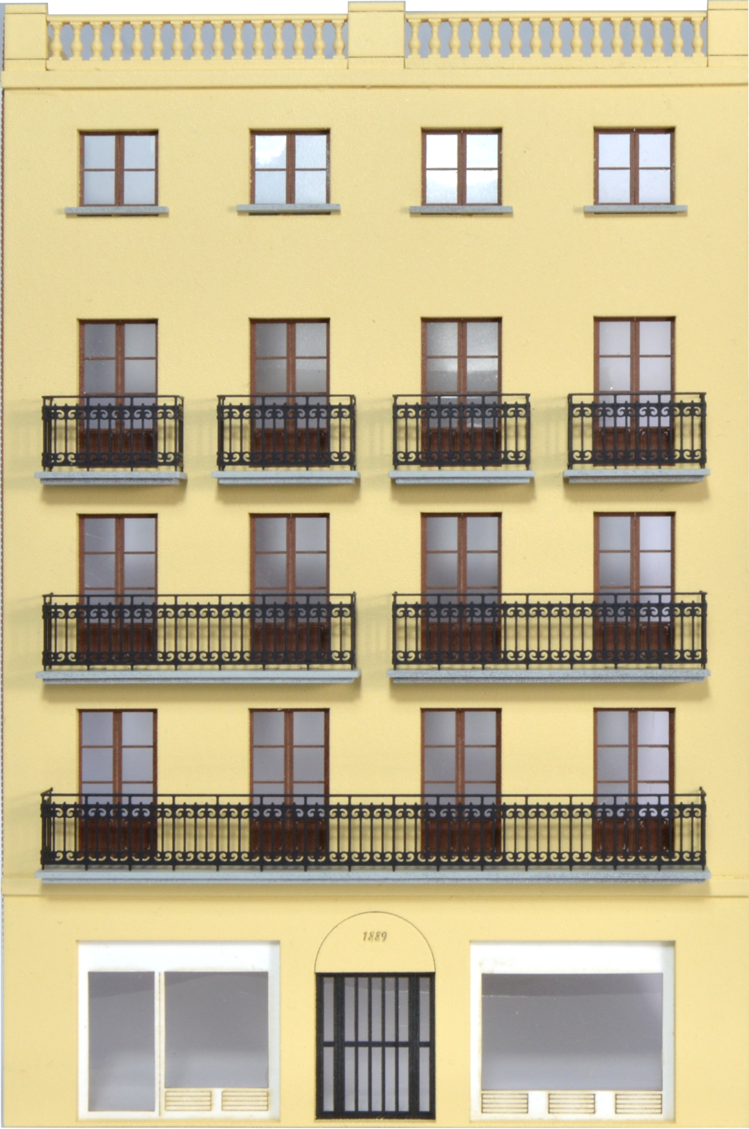 8Train – Edificio de cuatro plantas ( Ocre ), ya montado, Escala H0, Ref: 230.01.