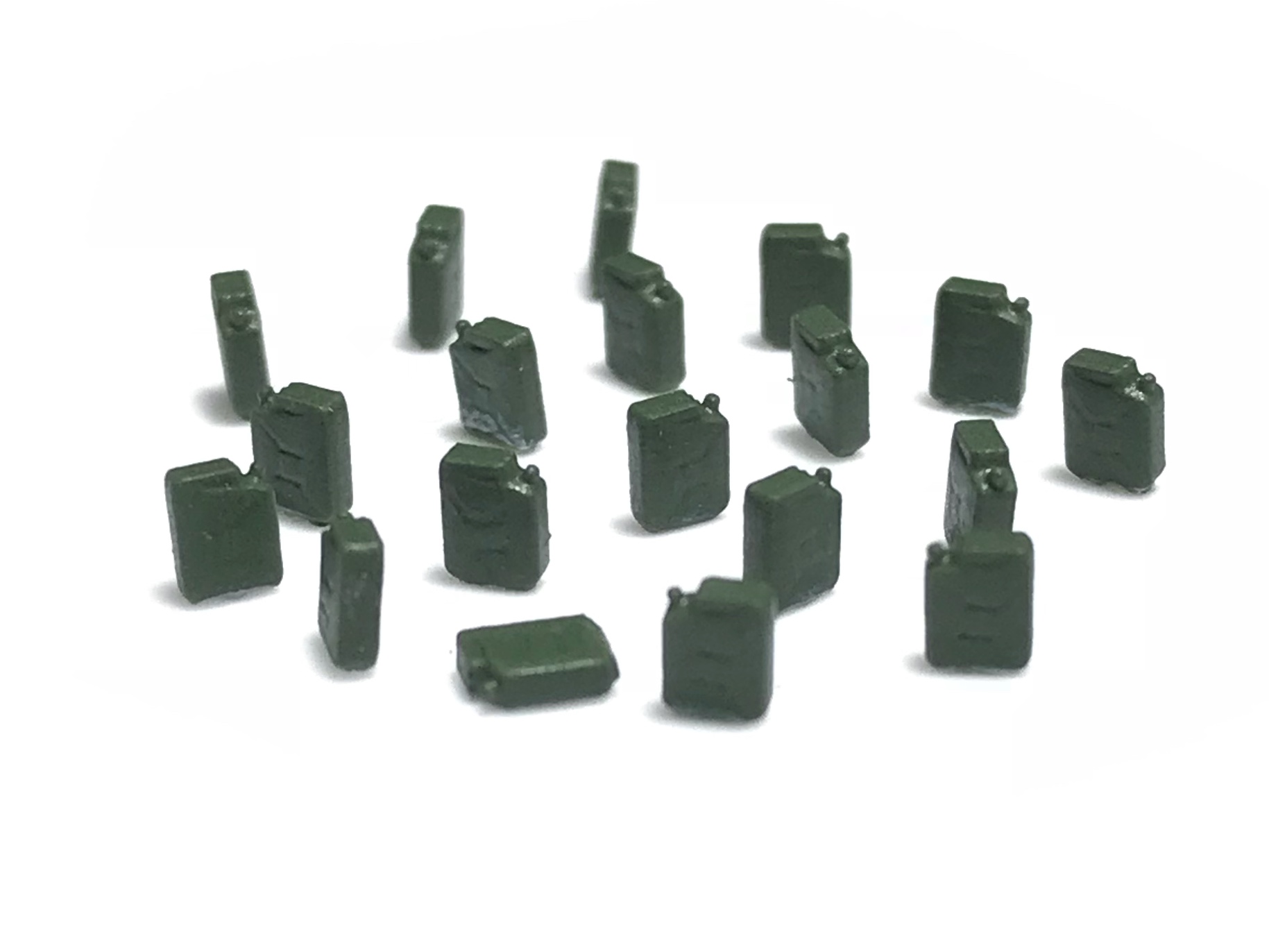 87Train – Conjunto de 8 Bidones de Fuel de color Verde, Escala H0, Ref: 221003.