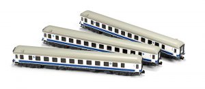 Mftrain - Set de tres coches de viajeros 16200 RENFE, Escala N, Ref: N71005 y N71008.