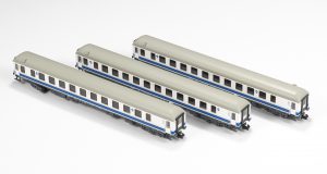 Mftrain - Set de tres coches de viajeros 16200 RENFE L. Recorrido " Danone ", Escala N, Ref: N71008.