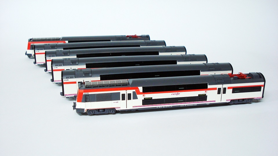 IH – Tren Automotor UT450, Dos pisos, Versión Rojo-Blanco-Pantone, Serie limitada, Escala N, Ref: IH-T005.