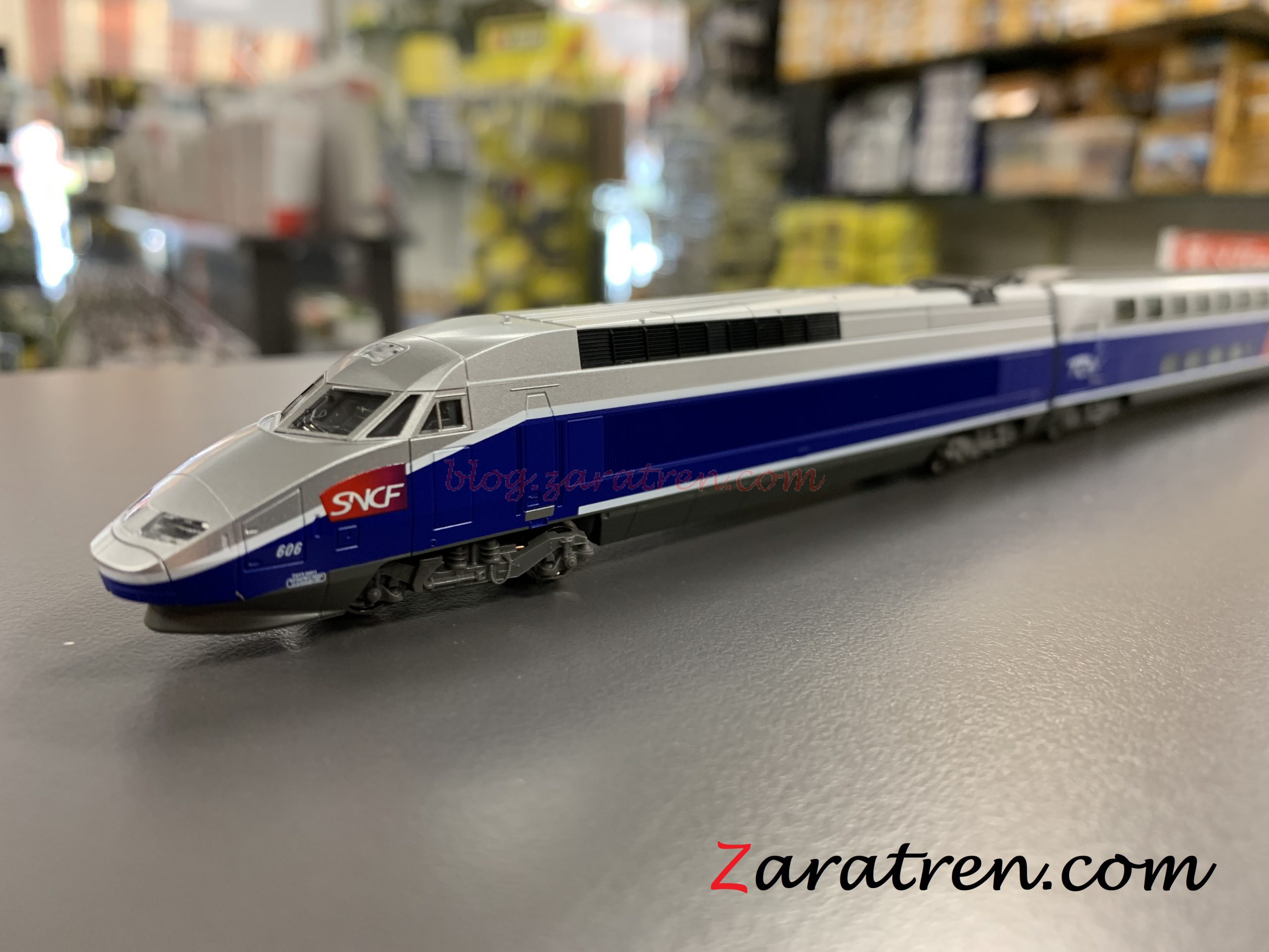 Kato – Tren de Alta Velocidad TGV Réseau Duplex. Comp. 10 unidades, Escala N, Ref: 10-1529.