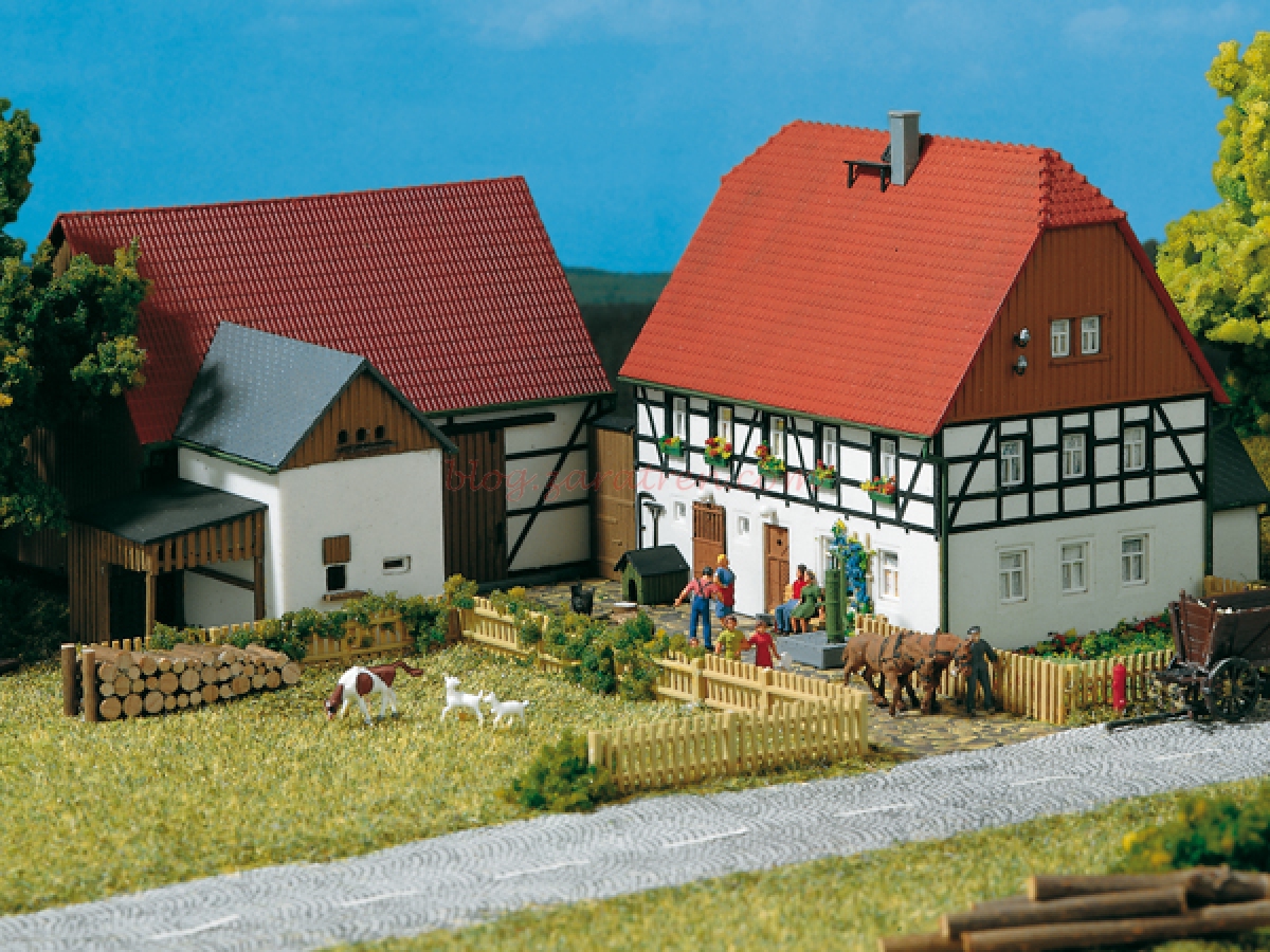 Auhagen – Pequeña granja con dos edificios, Escala H0, Ref: 11350.