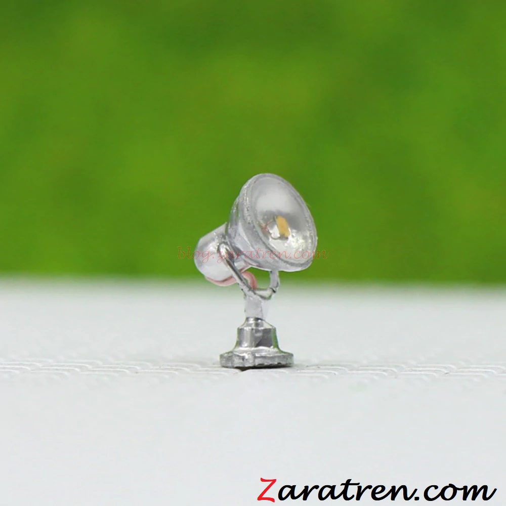 Zaratren – Reflector de suelo, Tipo 21, Tecnologia LED, Escala H0 y N, Ref: ZT-FR1044.