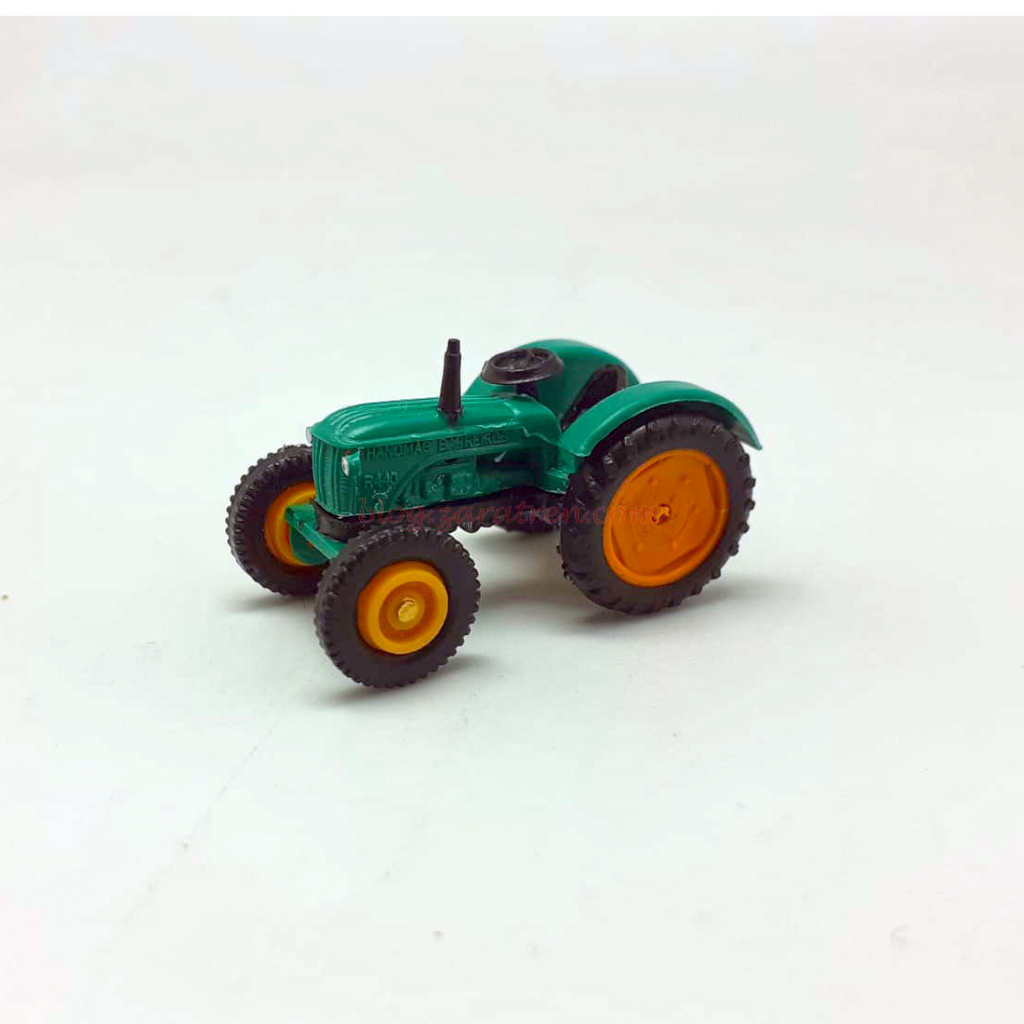 Toyeko – Tractor Hanomag Barreiros Verde. Escala H0. Ref: 2114-V.