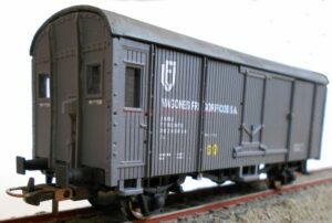 K*Train - Vagón Frigorifico " Vagones Frigorificos S.A. ", Garita Integrada, PN-17229, Epoca III, Escala H0, Ref: 0721-A