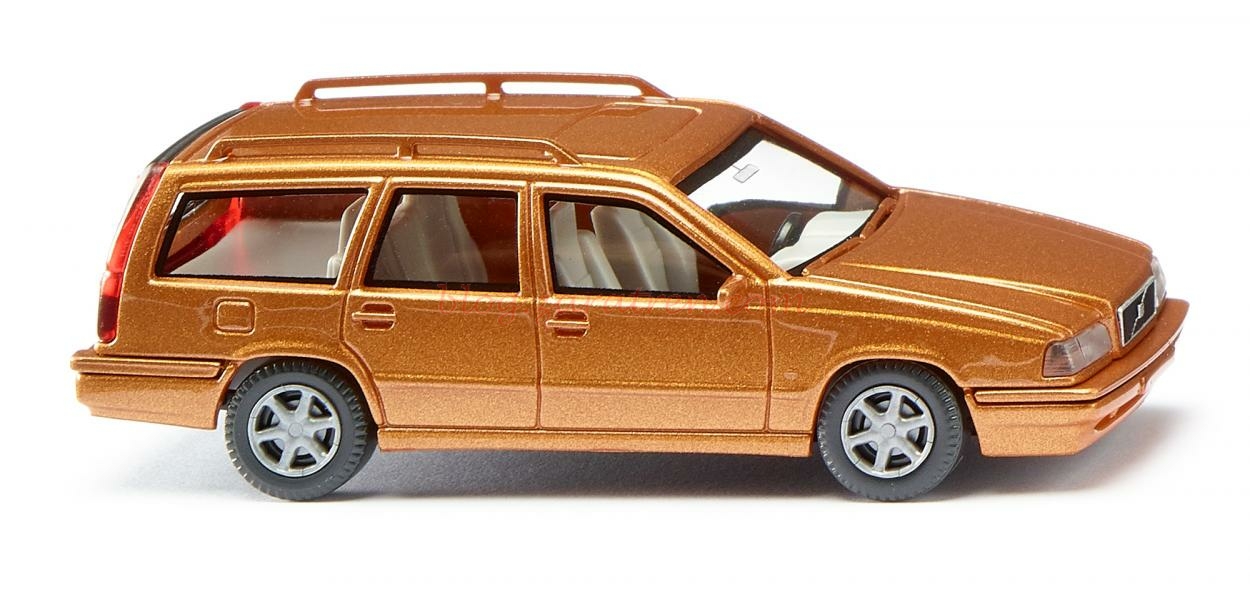 Wiking – Volvo 850 Kombi, Color Azafran perlado metalico, Escala H0, Ref: 026407.