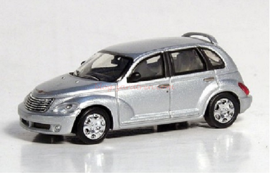 Chrysler PT Cruiser, Color plata, Escala H0. Marca Rickoricko, Ref: 38461.