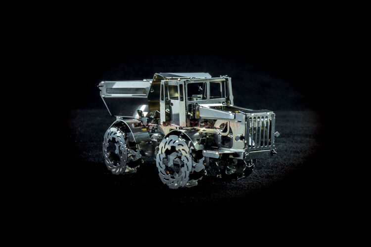 Time for Machine – Hot Tractor 700, Kit de montaje en Metal, Ref: 38029.