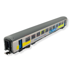 Piko - Coche de pasajeros 2ª Clase Fluo Coral, SNCF, Color Plata, Epoca VI, Escala H0, Ref: 97118