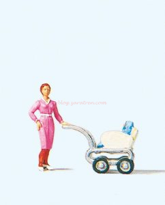 Preiser - Mujer con cochecito de bebe, 1 figura, Escala H0, Ref: 28037