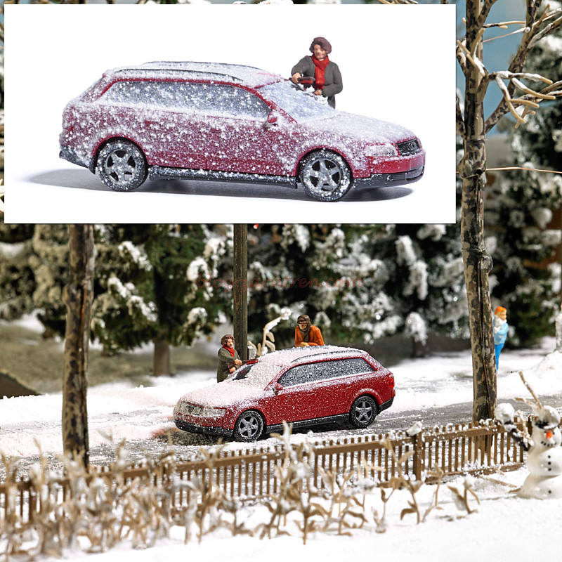 Busch – Señora quitando la nieve de su vehículo, Escala H0, Ref: 7859