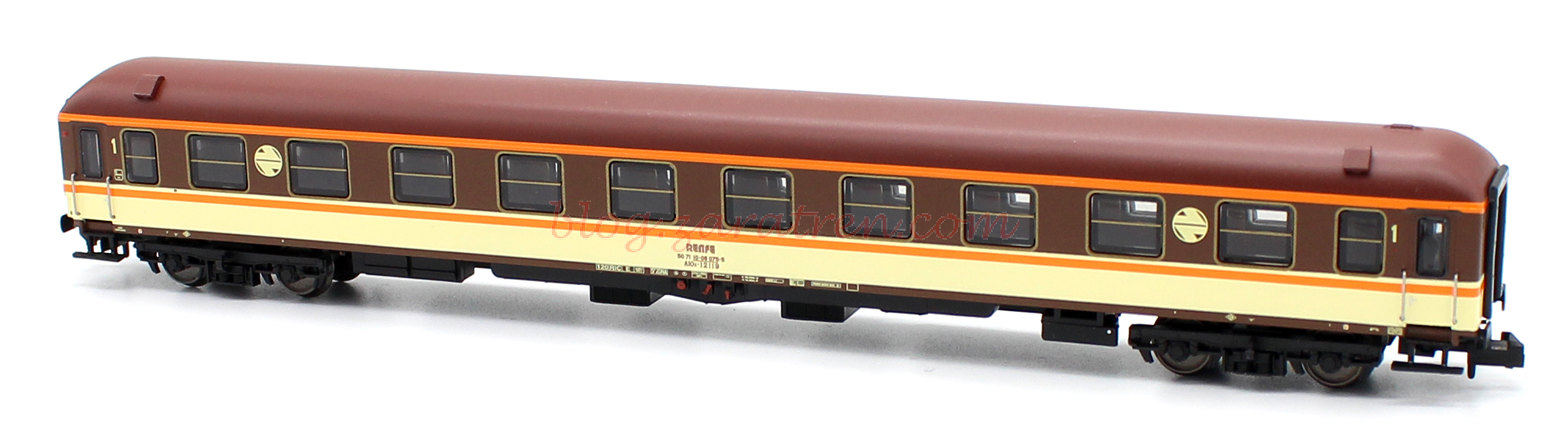 Mftrain – Coche 1ªclase A10x-12.119, Estrella-raya naranja (logotipos RENFE pre-1987). Épocas IV-V, Escala N. Ref: N50818