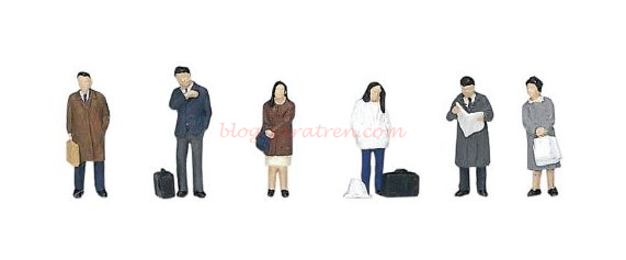 Kato – Transeúntes esperando en la parada de autobús, Seis figuras, Escala N. Ref: 24-204.