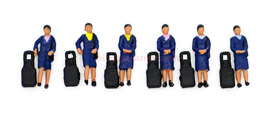 Kato – Azafatas de Renfe (AVE) con sus maletas, Seis figuras, Escala N. Ref: 24-279.