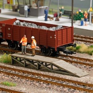 Busch - Pequeña rampa de carga, realizado en madera real, Escala H0. Ref: 1843