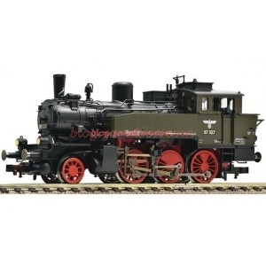 Flesichmann – Locomotora de vapor BR97 DRB ( Color Negro y verde ), Epoca II, Analógica, con conector NEM 651, luces blancas y rojas según sentido de marcha. Escala H0